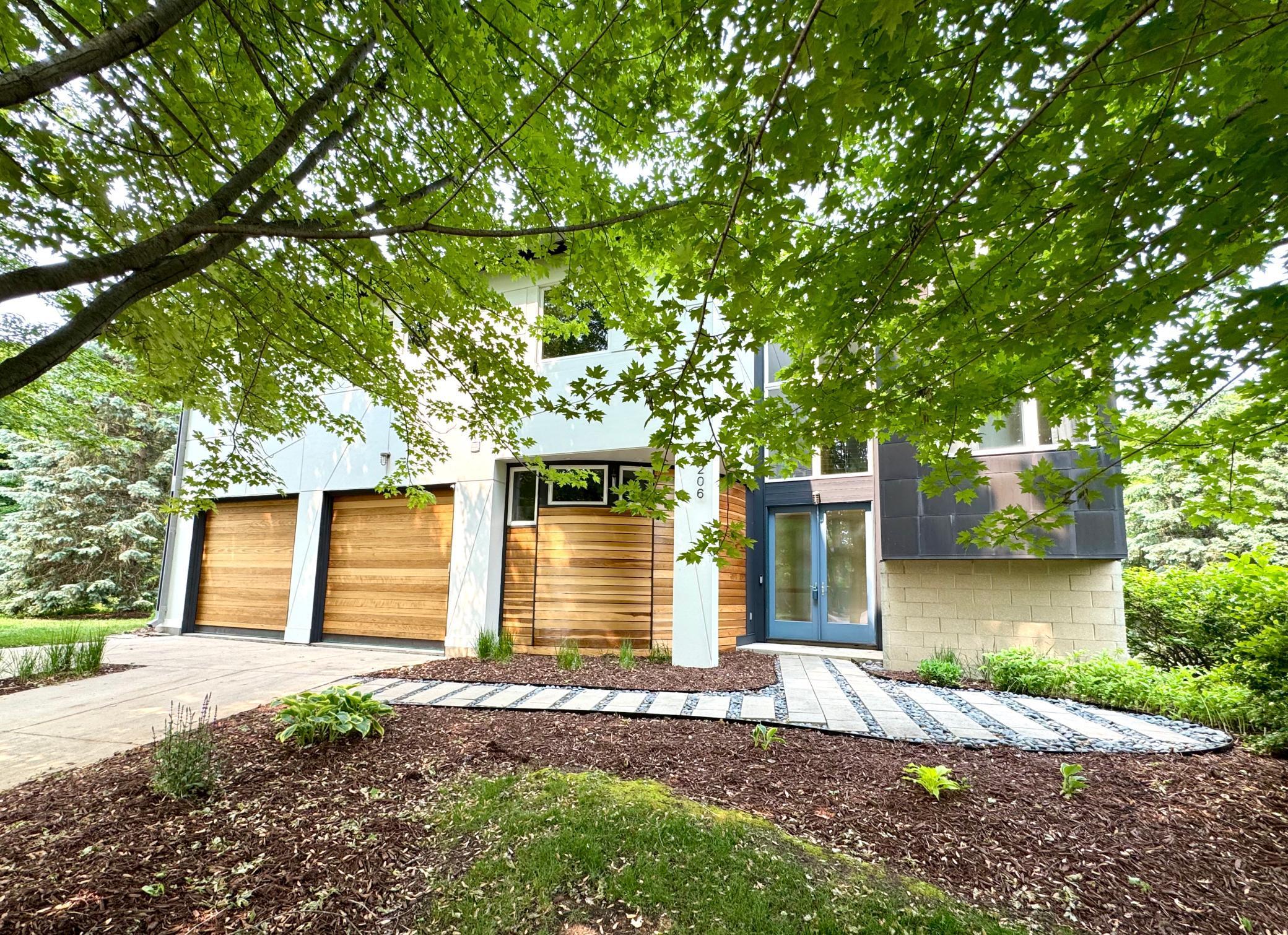 2206 Grant Court