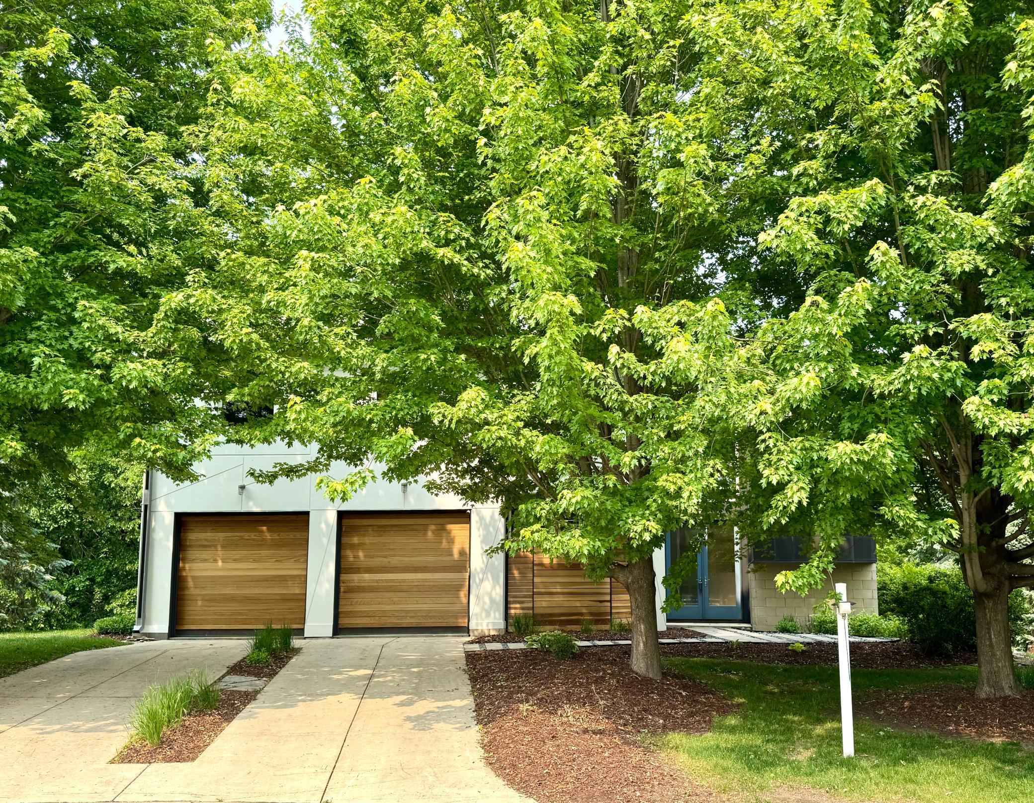 2206 Grant Court