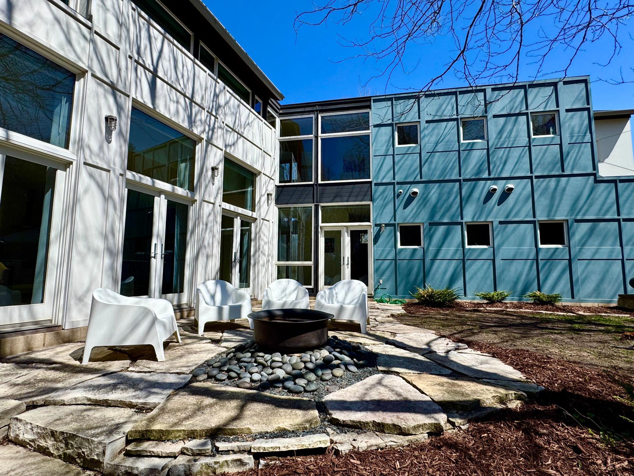 2206 Grant Court
