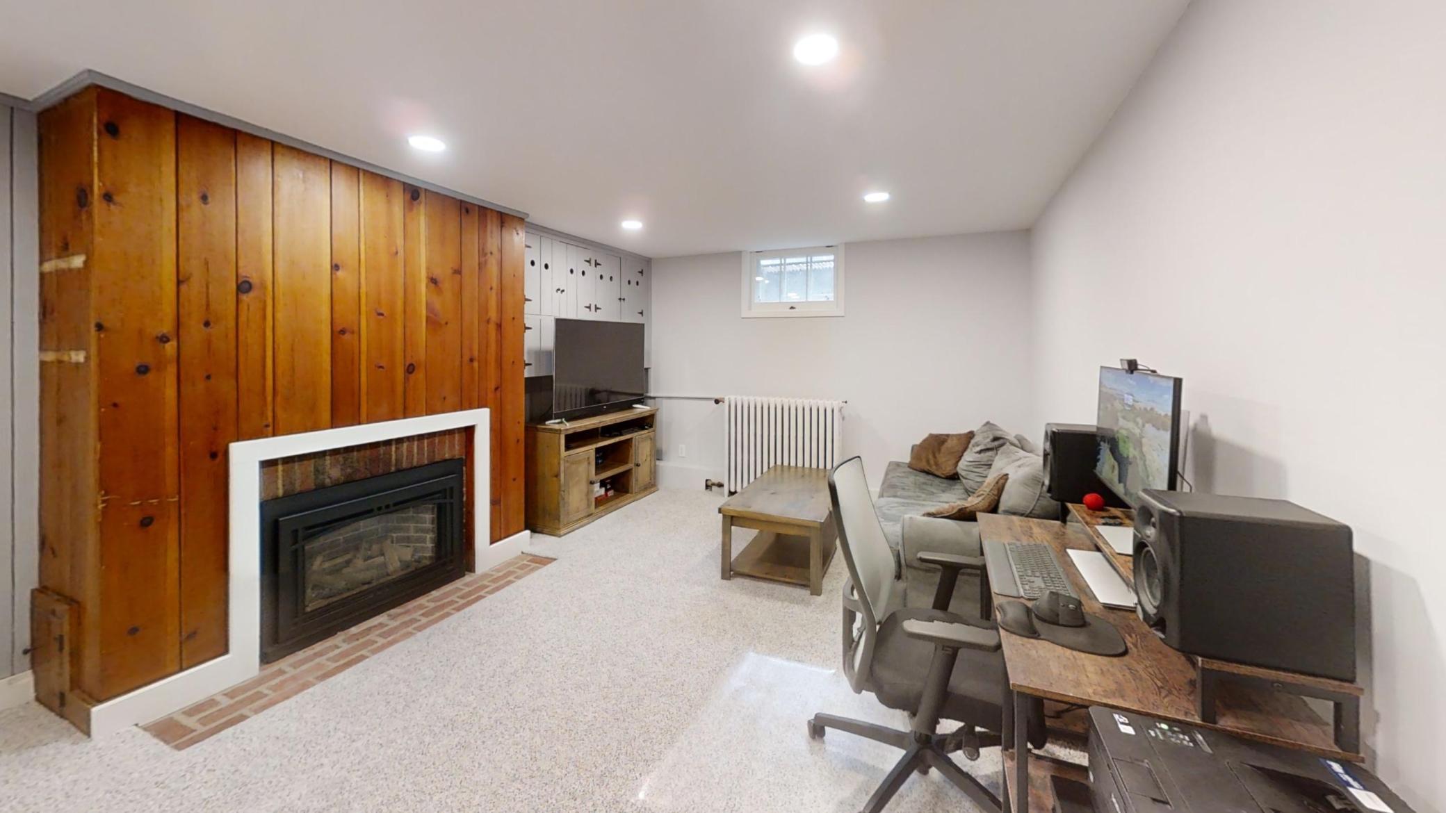200 Oak Street S