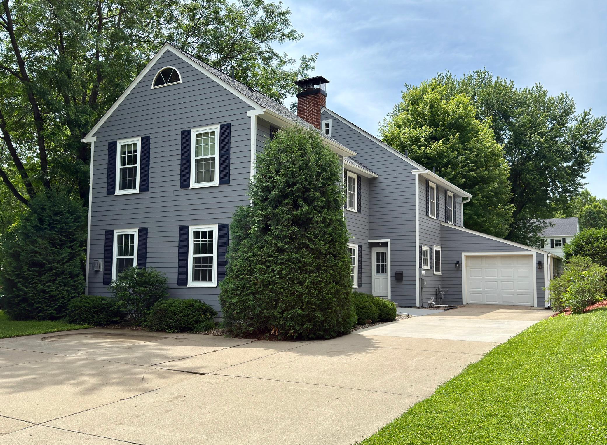 200 Oak Street S