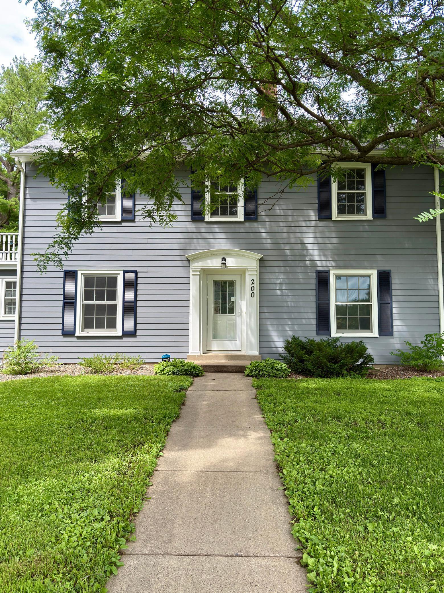 200 Oak Street S