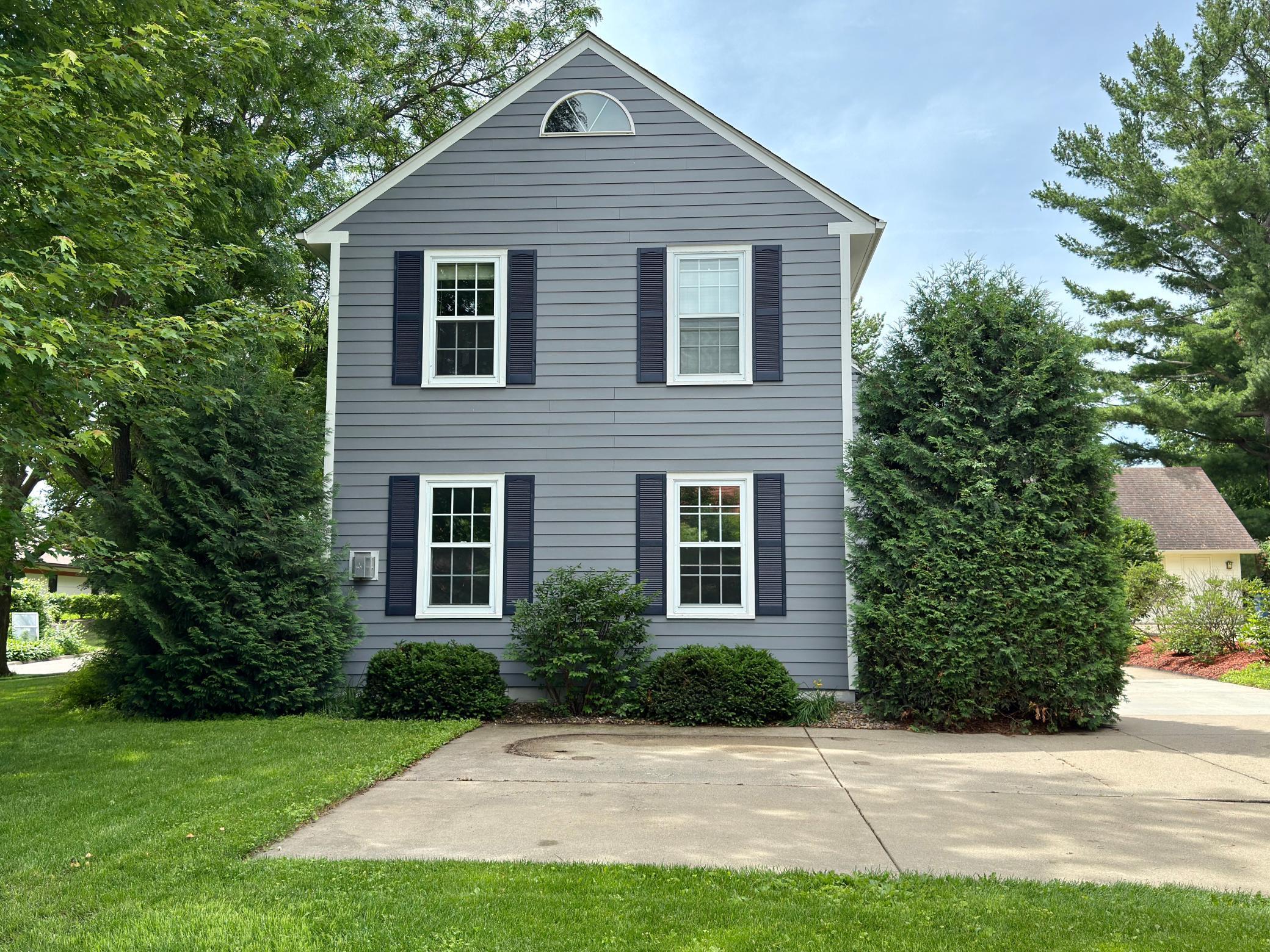 200 Oak Street S