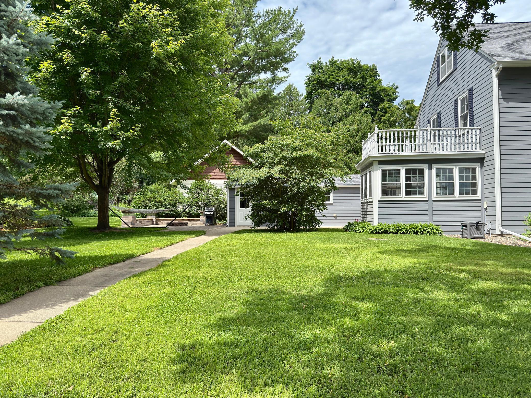 200 Oak Street S