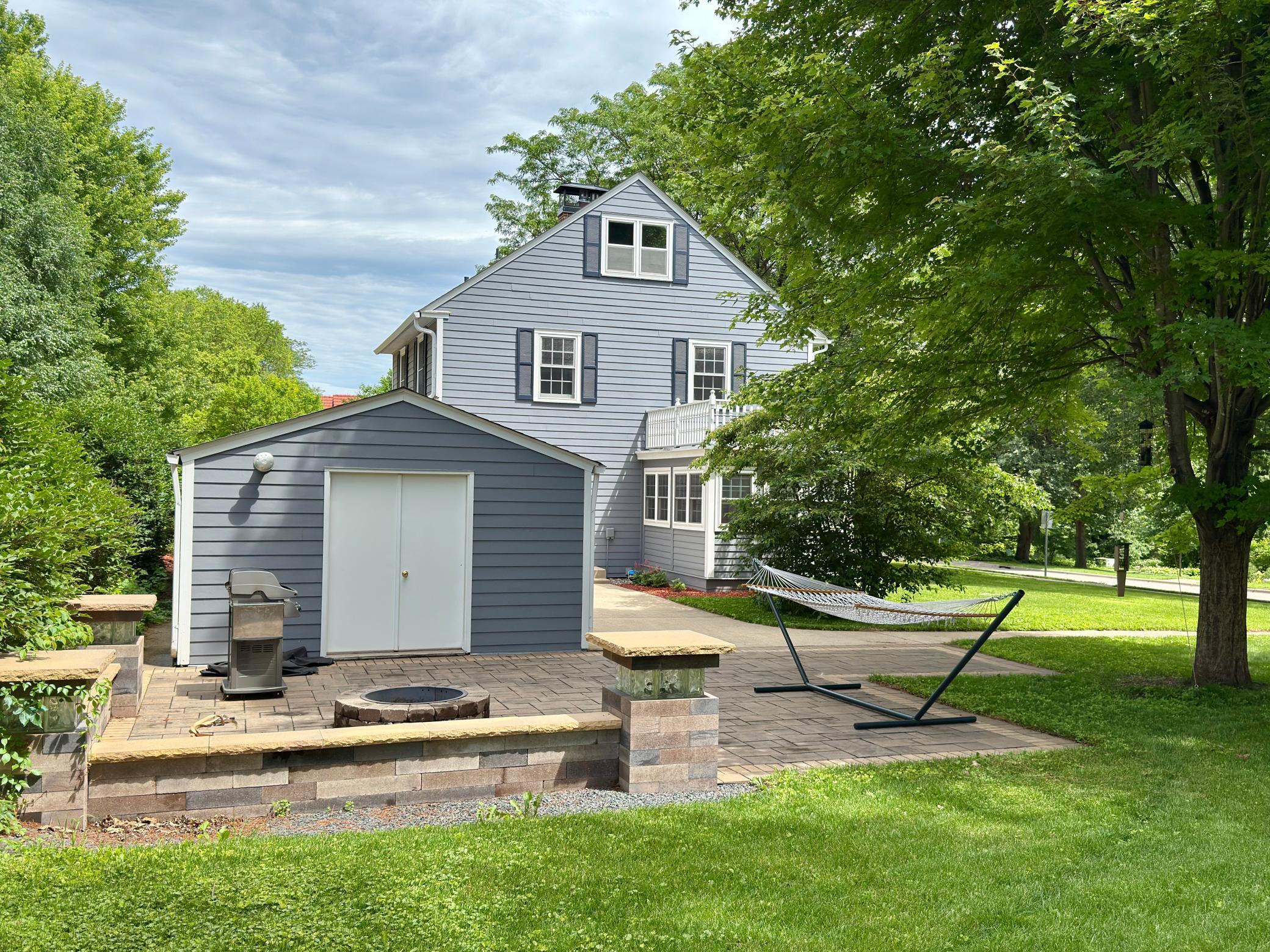 200 Oak Street S