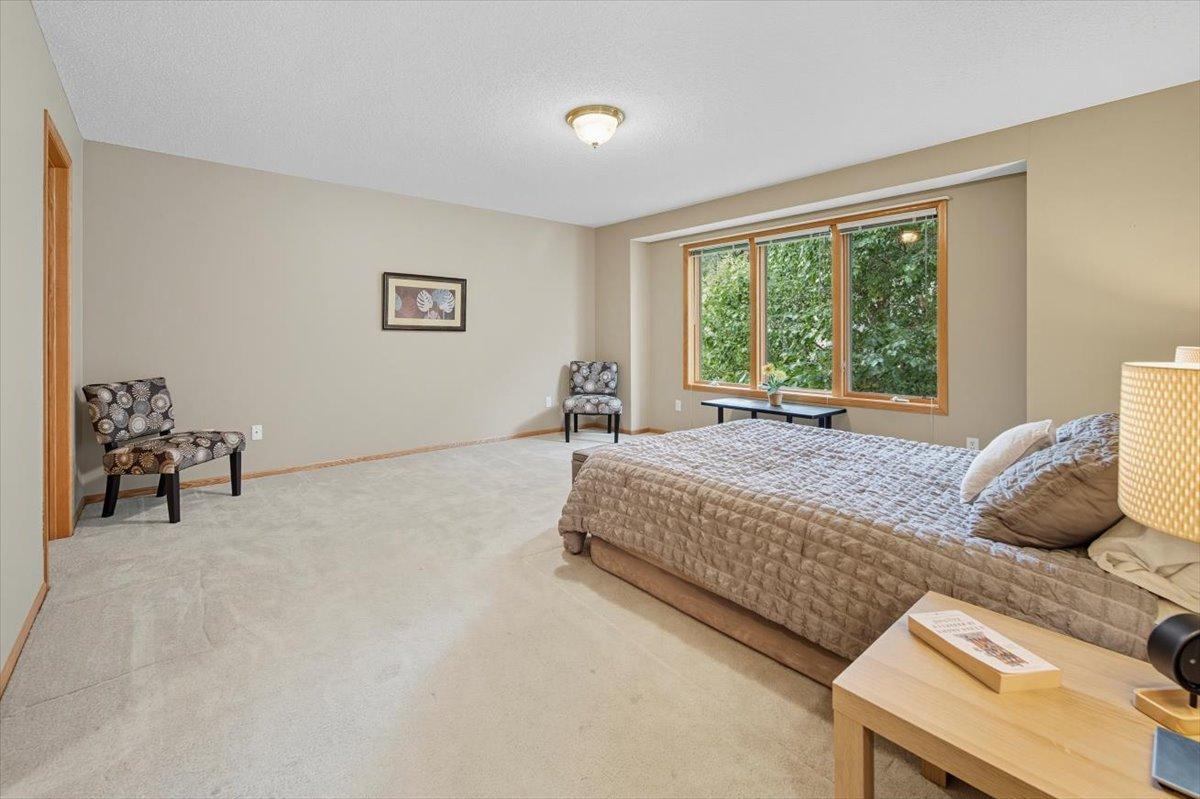 2004 Lincoln Street S