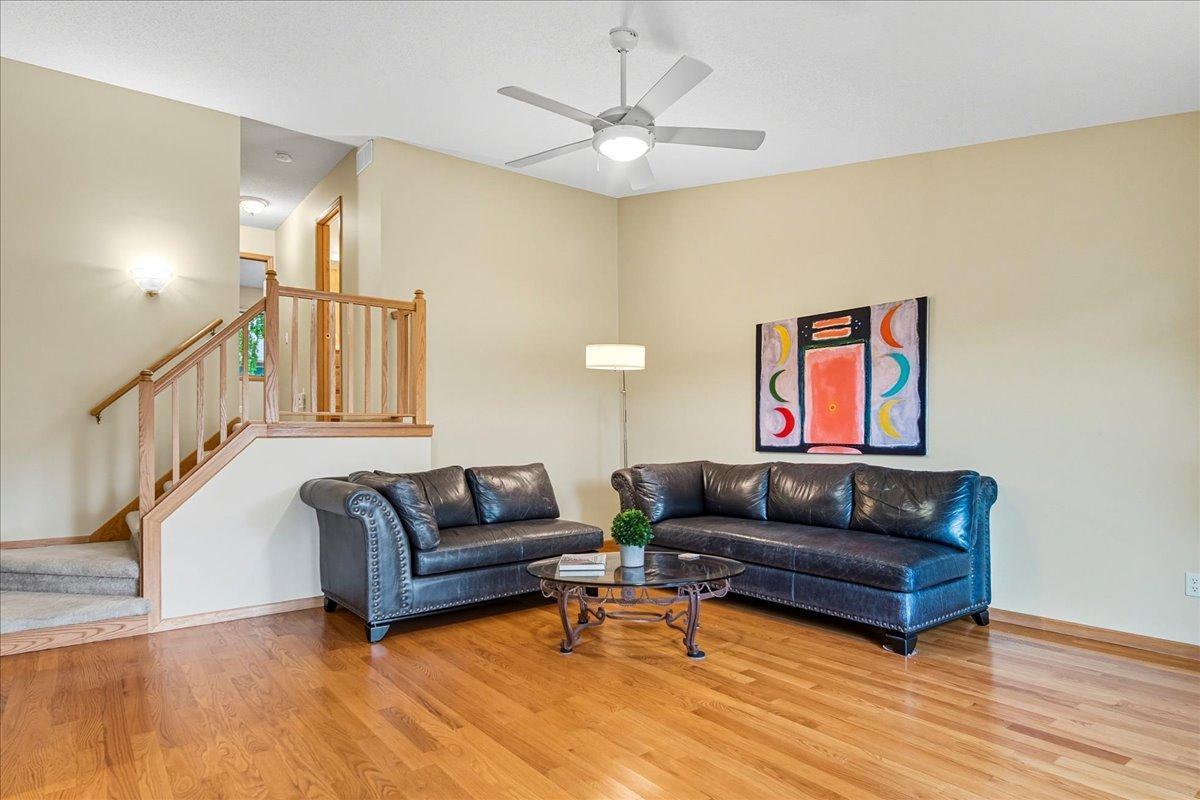 2004 Lincoln Street S