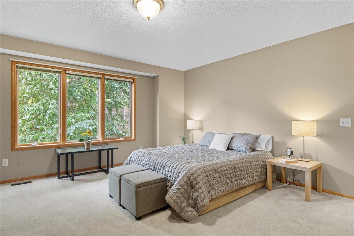 2004 Lincoln Street S