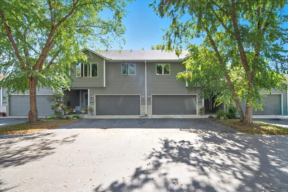 2004 Lincoln Street S