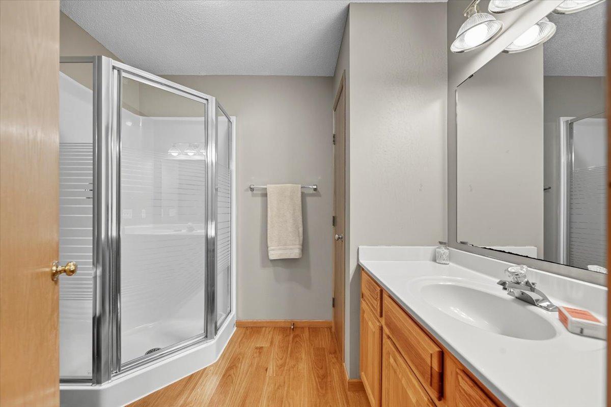 2004 Lincoln Street S