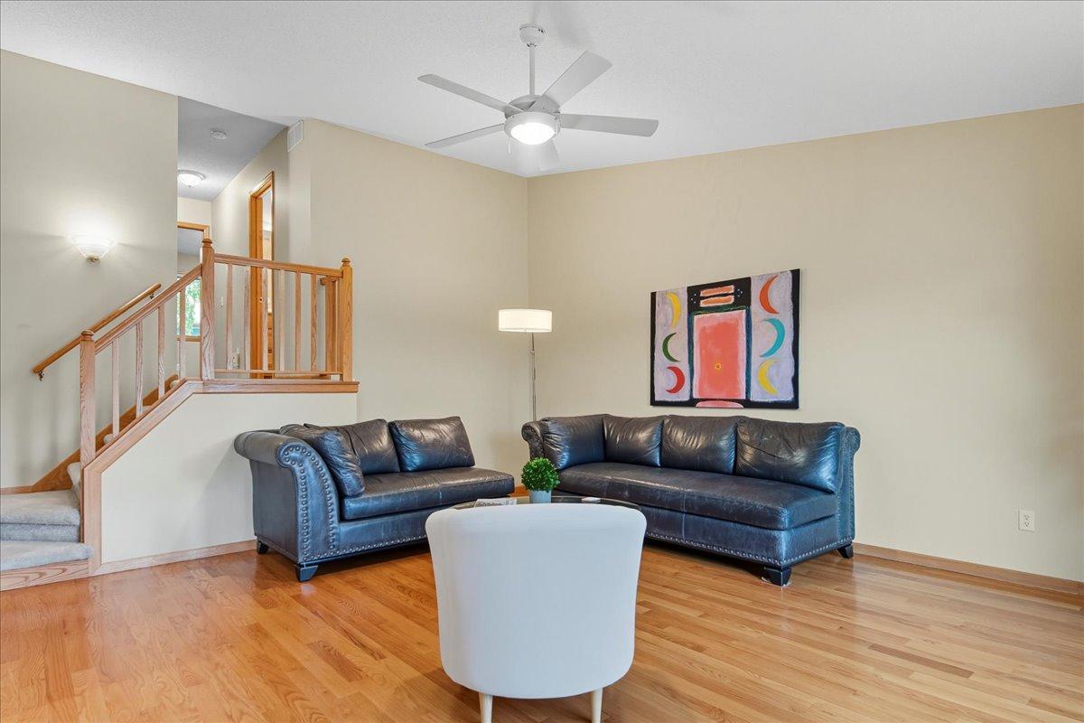 2004 Lincoln Street S