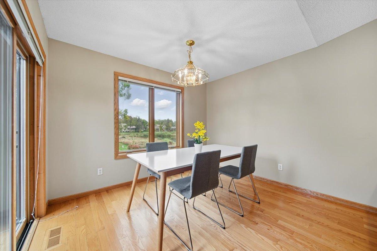 2004 Lincoln Street S