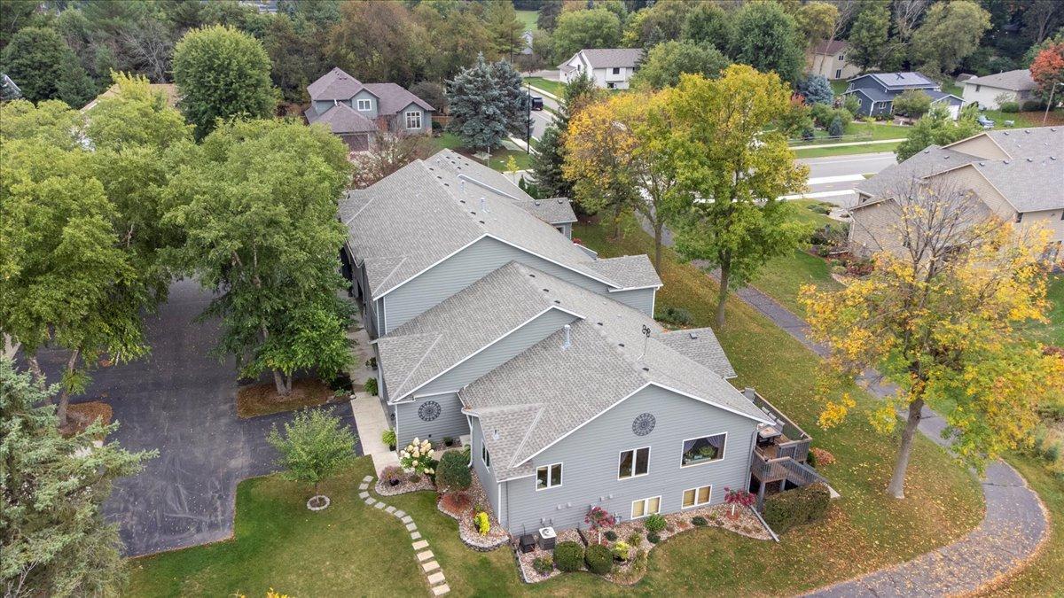 2004 Lincoln Street S