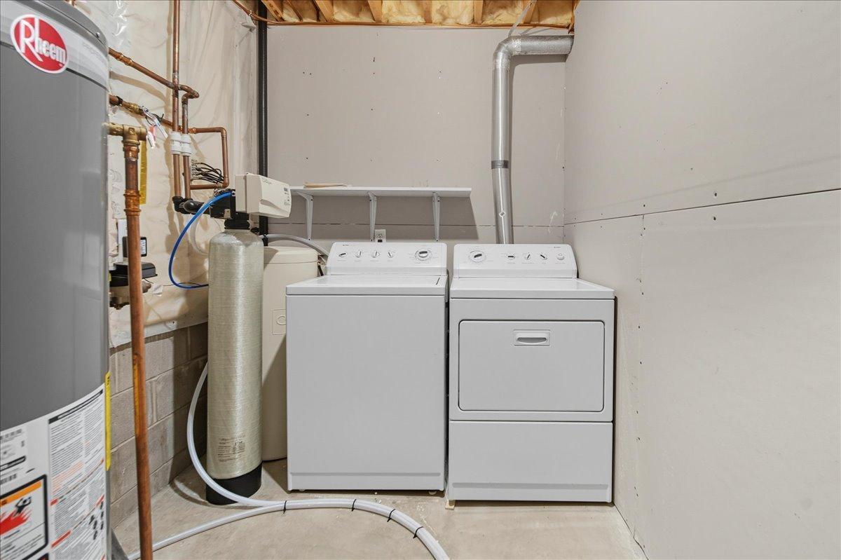 2004 Lincoln Street S