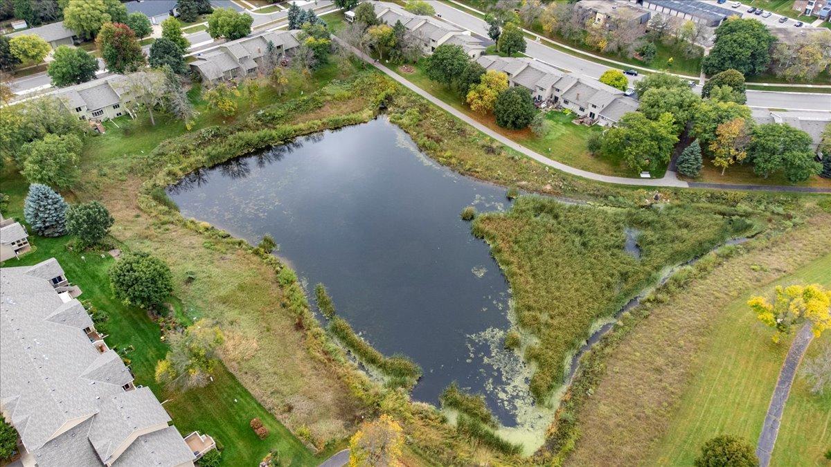 2004 Lincoln Street S