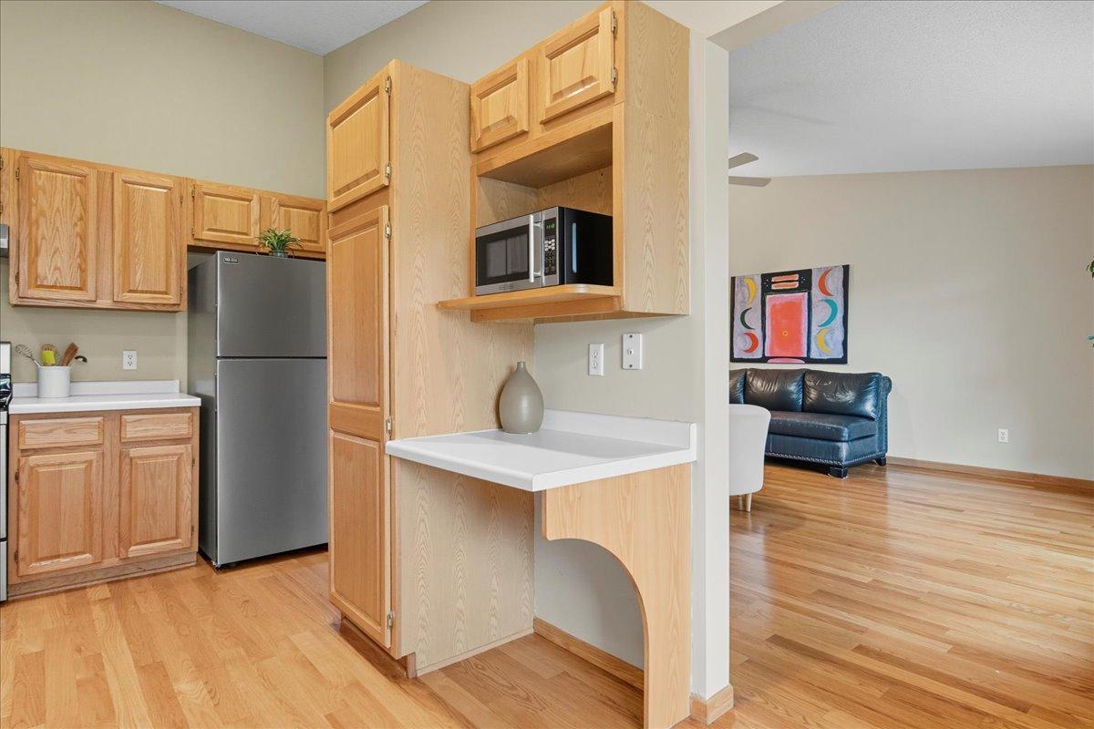 2004 Lincoln Street S