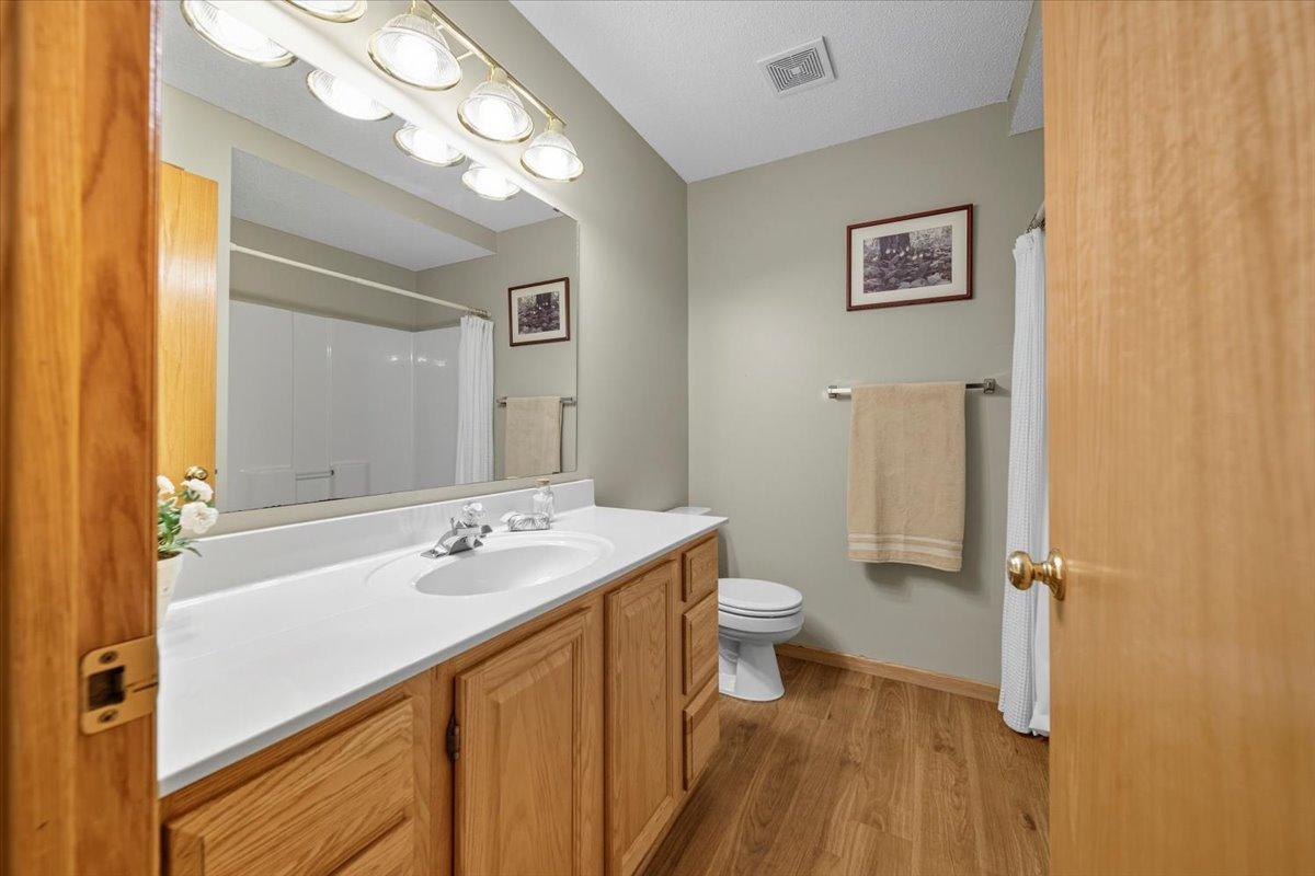 2004 Lincoln Street S