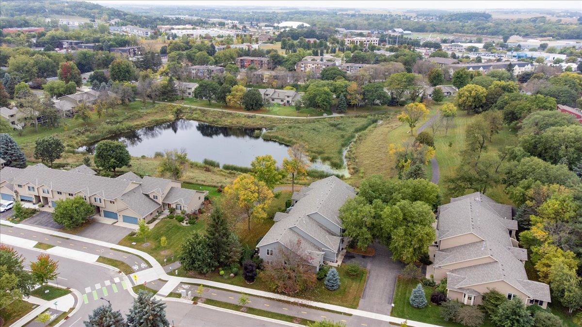 2004 Lincoln Street S