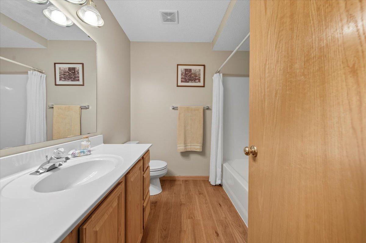 2004 Lincoln Street S