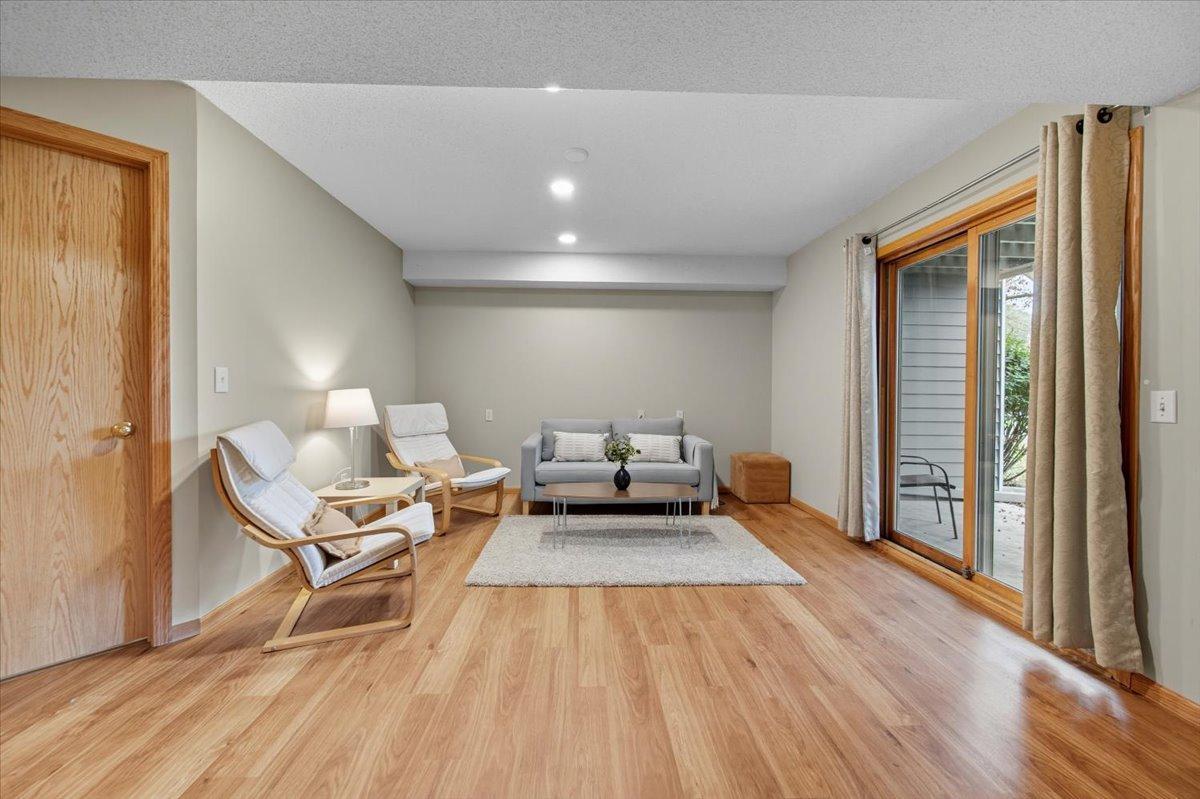 2004 Lincoln Street S