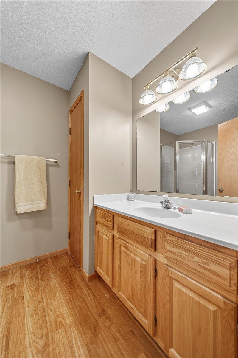 2004 Lincoln Street S