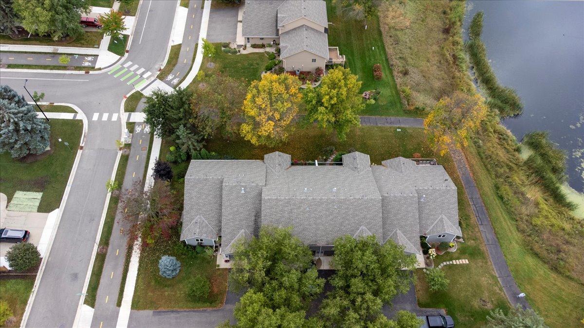 2004 Lincoln Street S