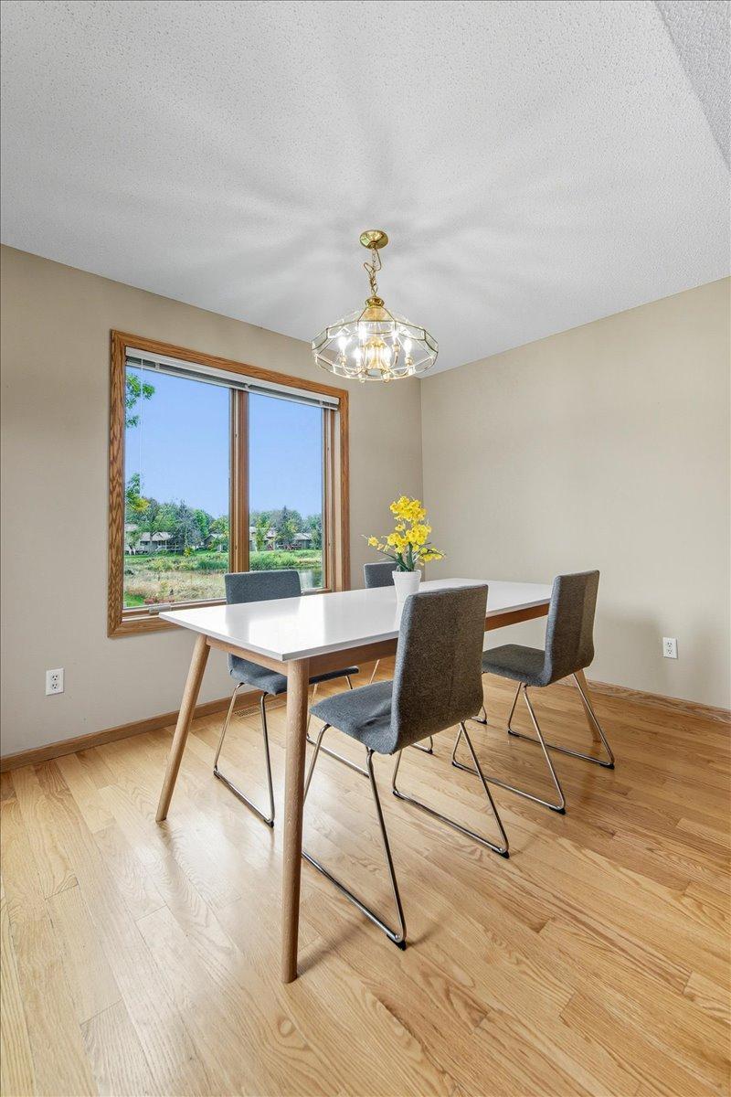 2004 Lincoln Street S