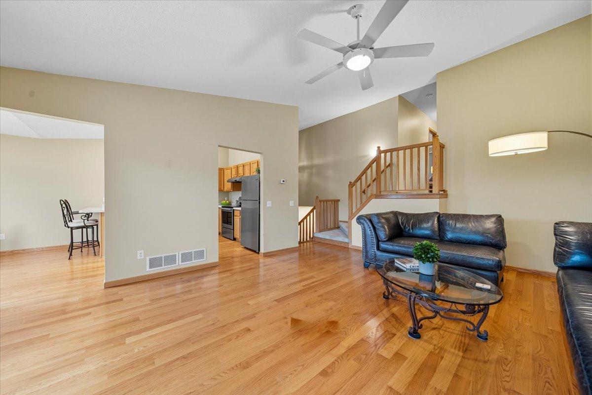 2004 Lincoln Street S