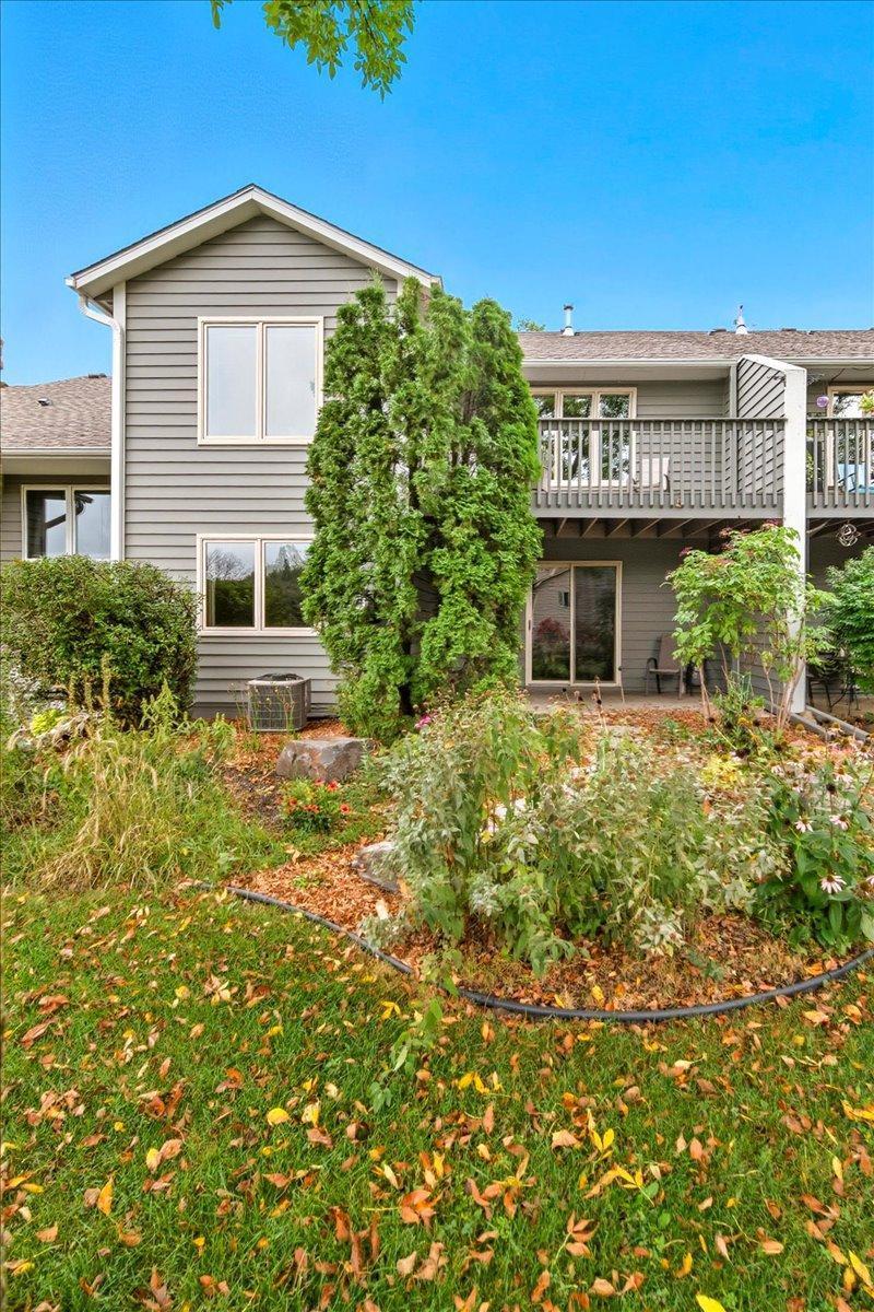 2004 Lincoln Street S