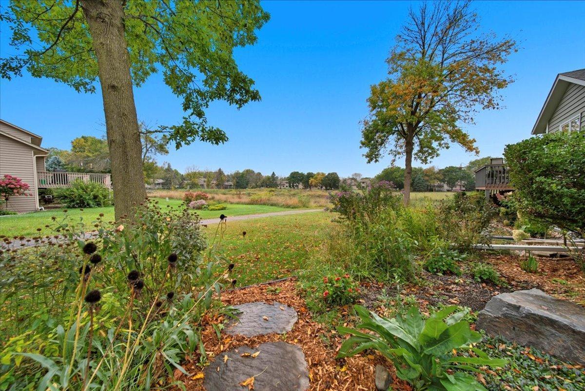 2004 Lincoln Street S