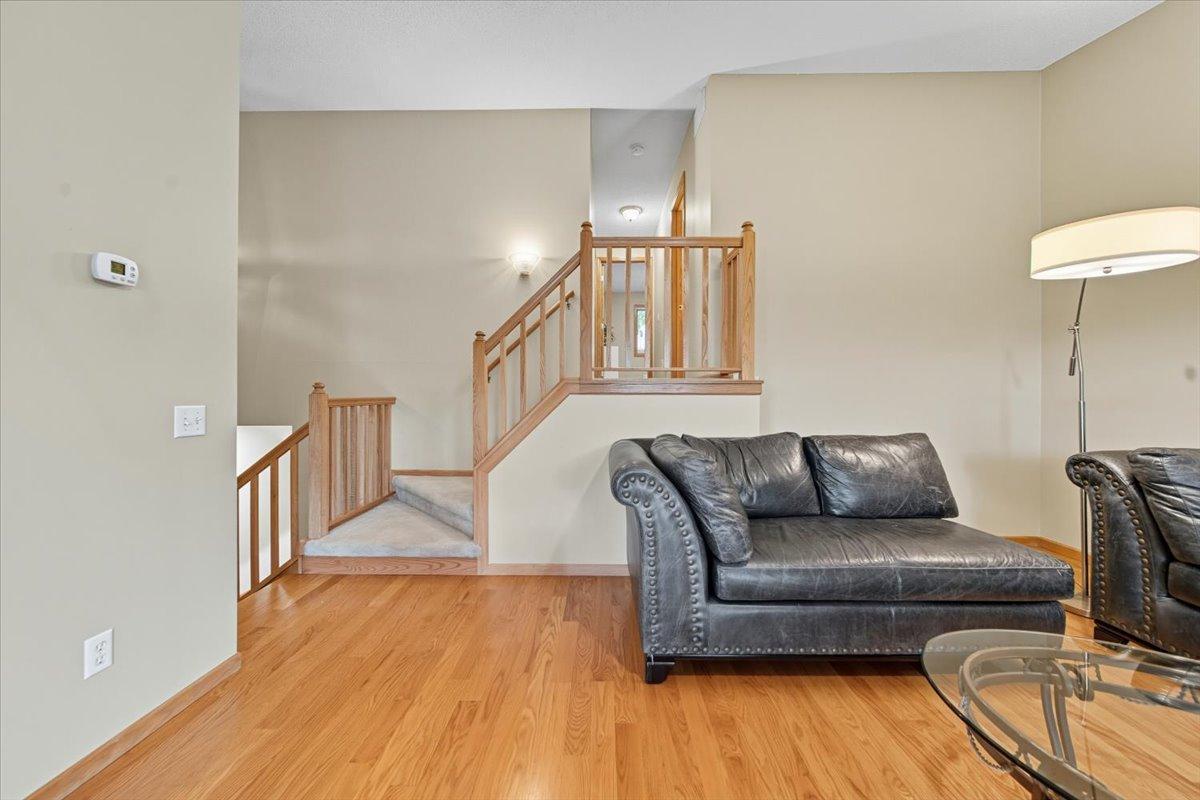 2004 Lincoln Street S