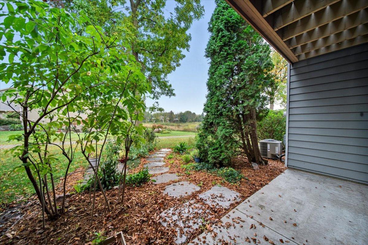 2004 Lincoln Street S