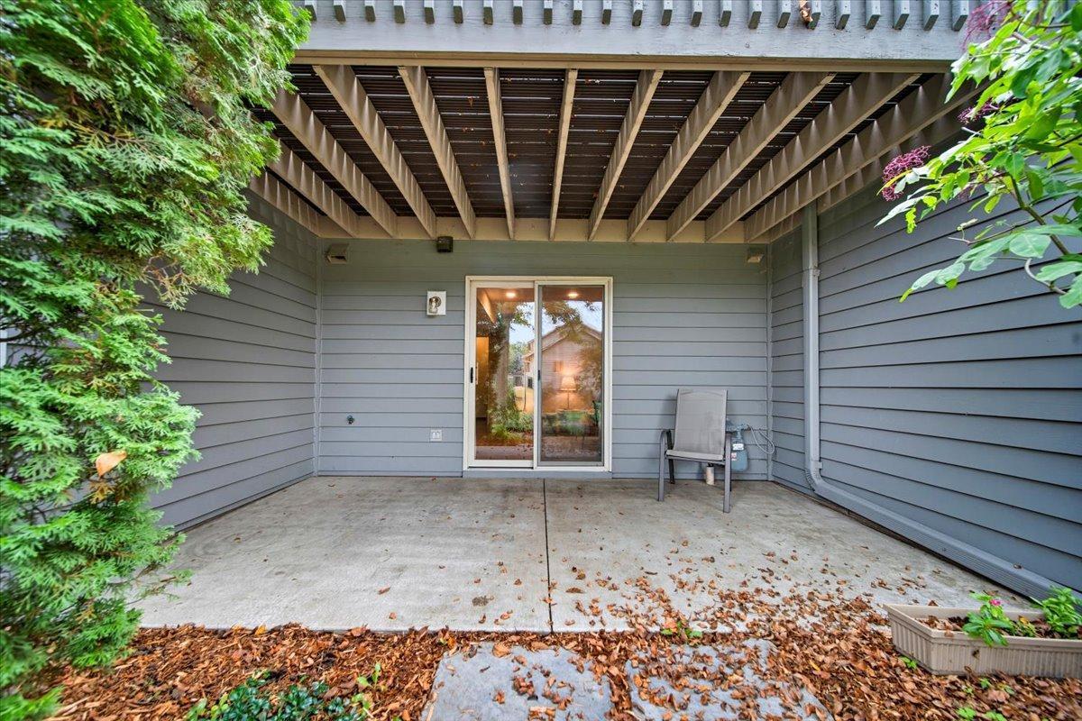 2004 Lincoln Street S