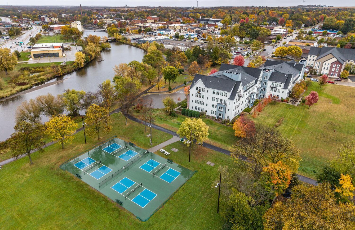 301 7th Street W Unit: 2103