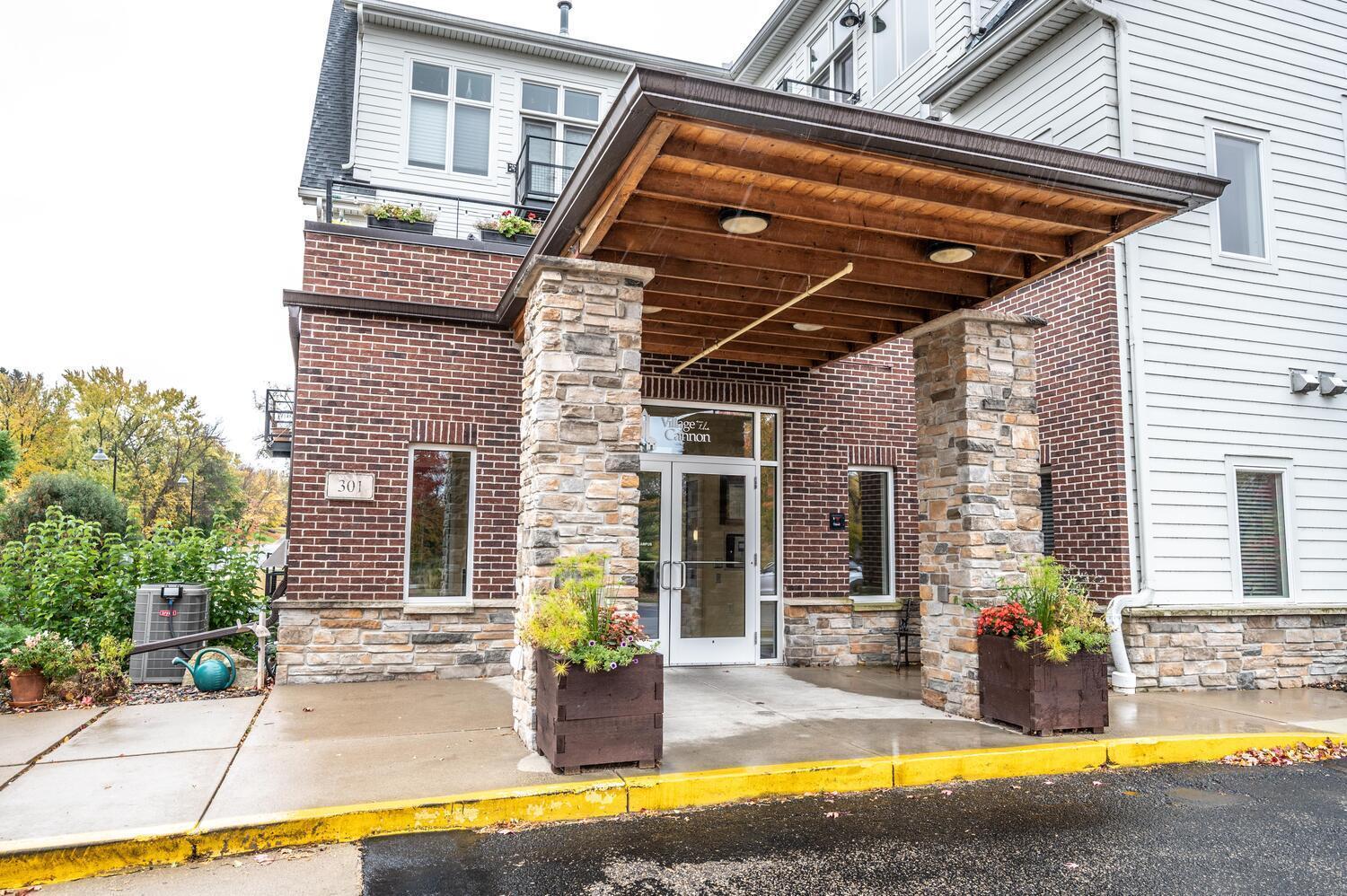 301 7th Street W Unit: 2103