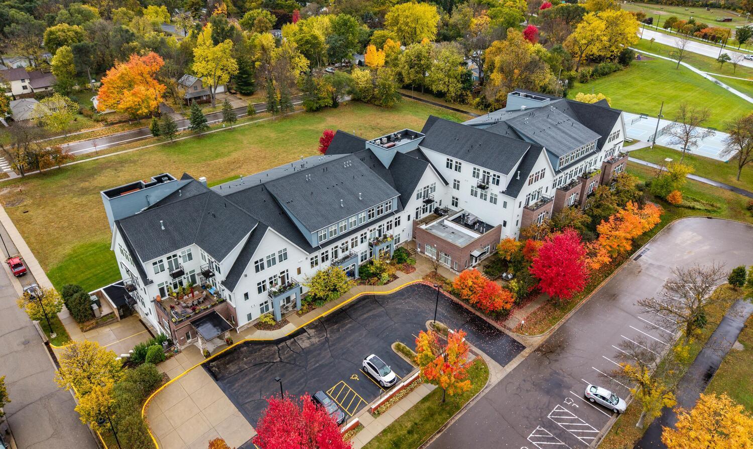 301 7th Street W Unit: 2103