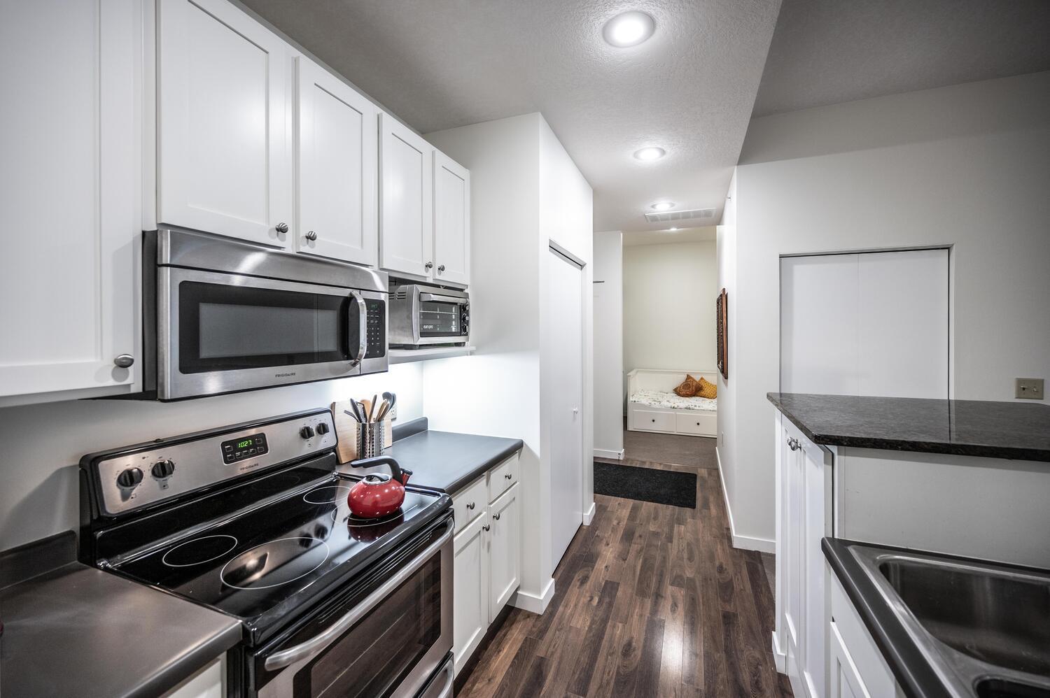 301 7th Street W Unit: 2103