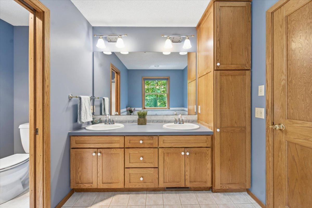 1009 Greenleaf Court