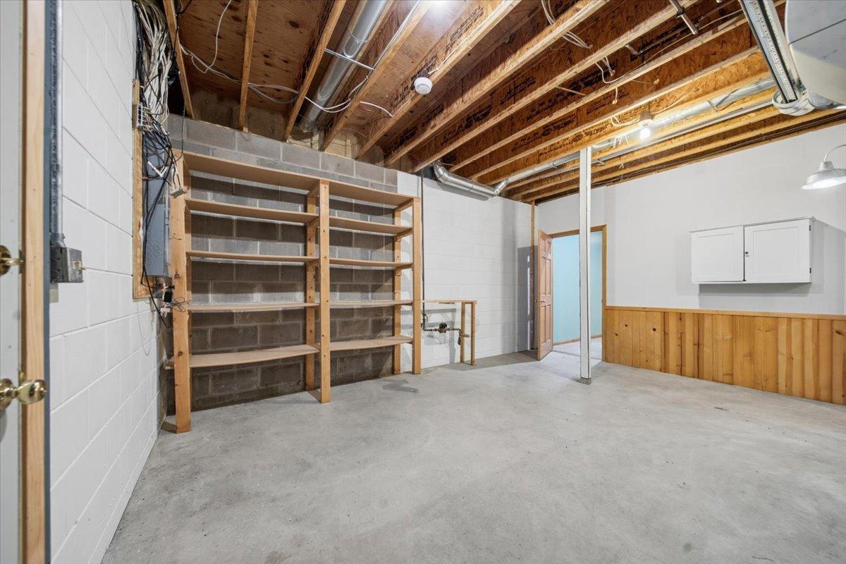 1009 Greenleaf Court