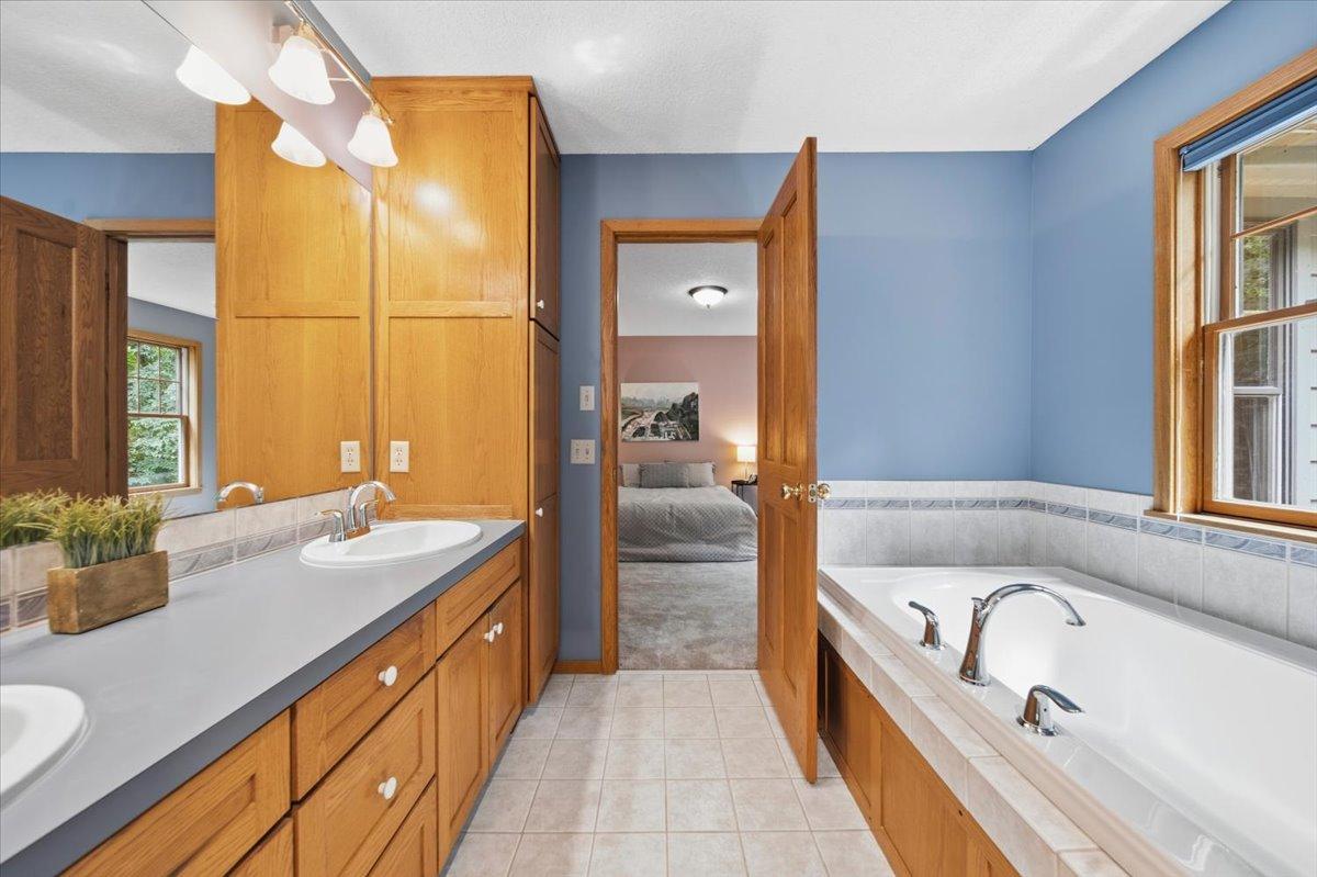 1009 Greenleaf Court