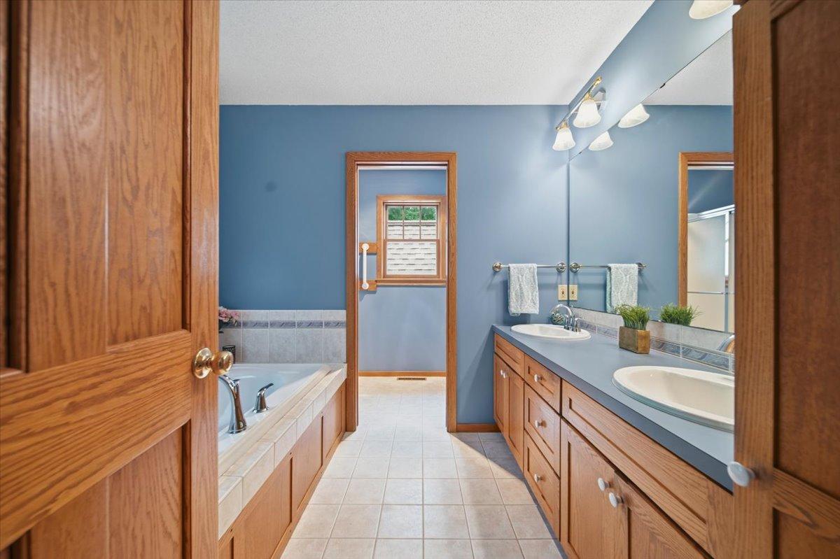 1009 Greenleaf Court