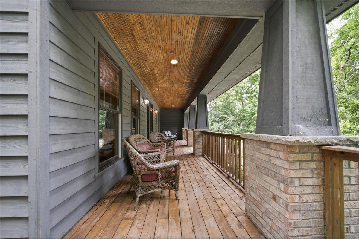 1009 Greenleaf Court