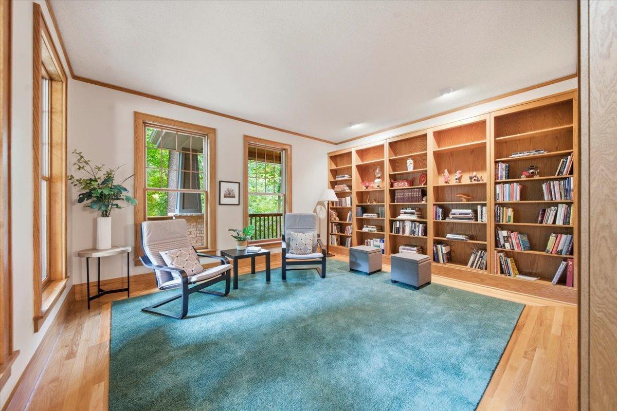 1009 Greenleaf Court