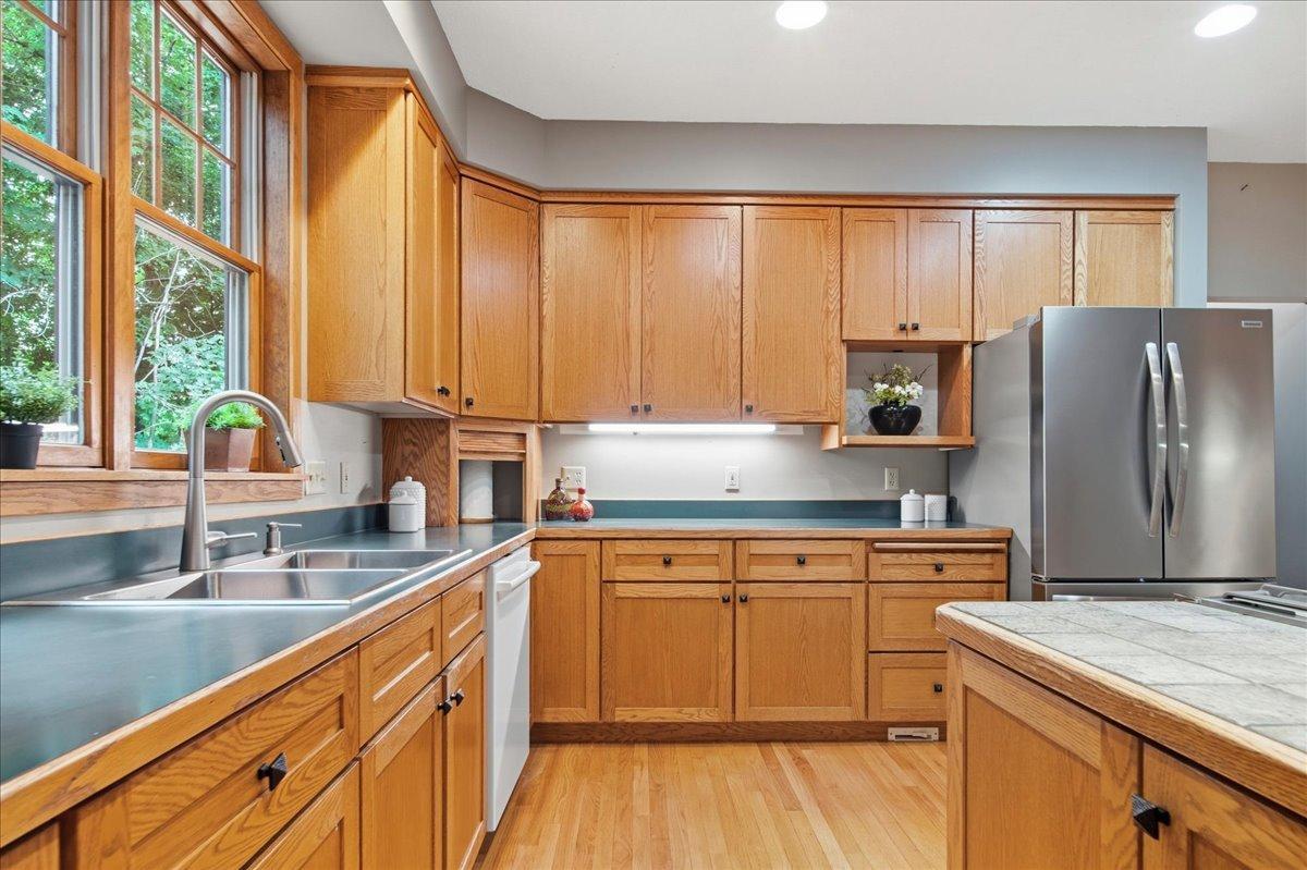 1009 Greenleaf Court