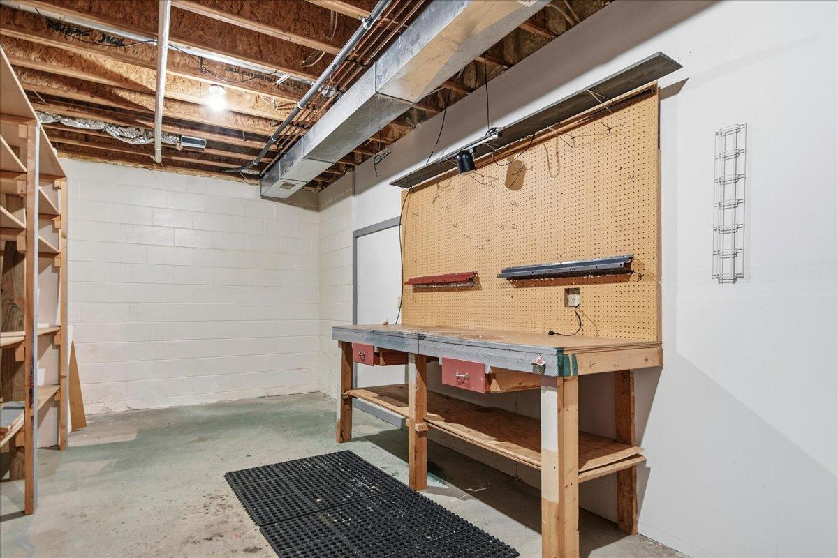 1009 Greenleaf Court