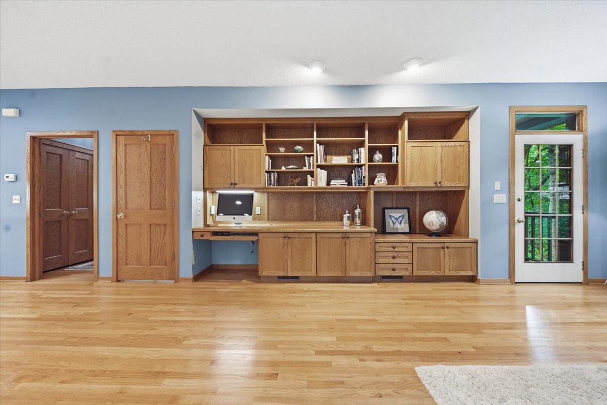 1009 Greenleaf Court
