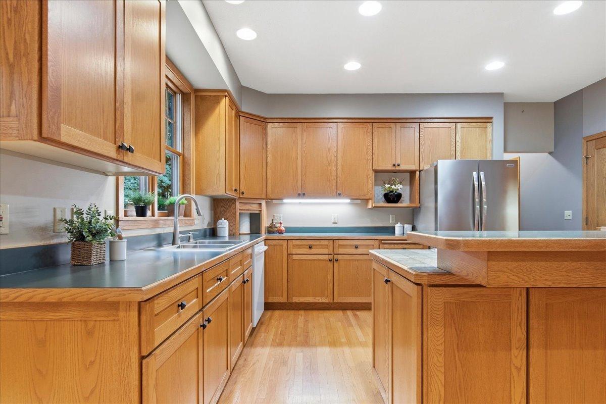 1009 Greenleaf Court