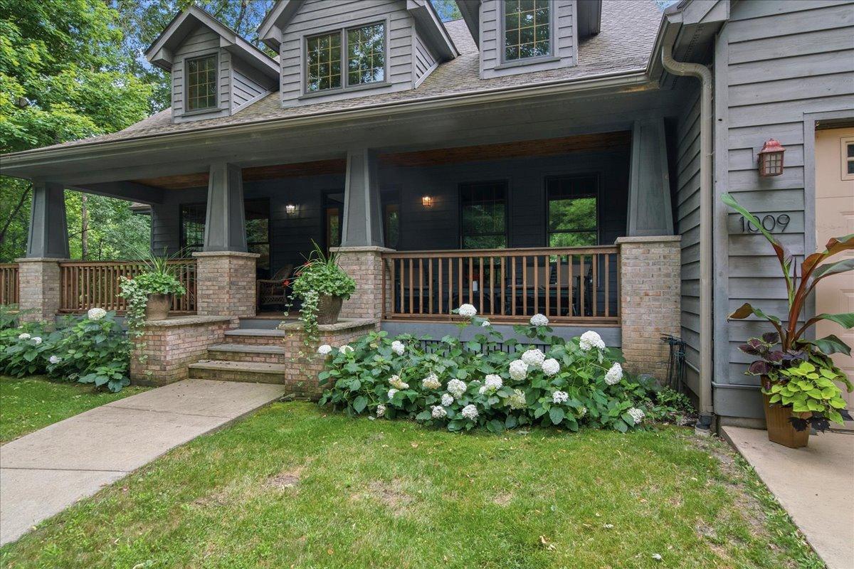 1009 Greenleaf Court