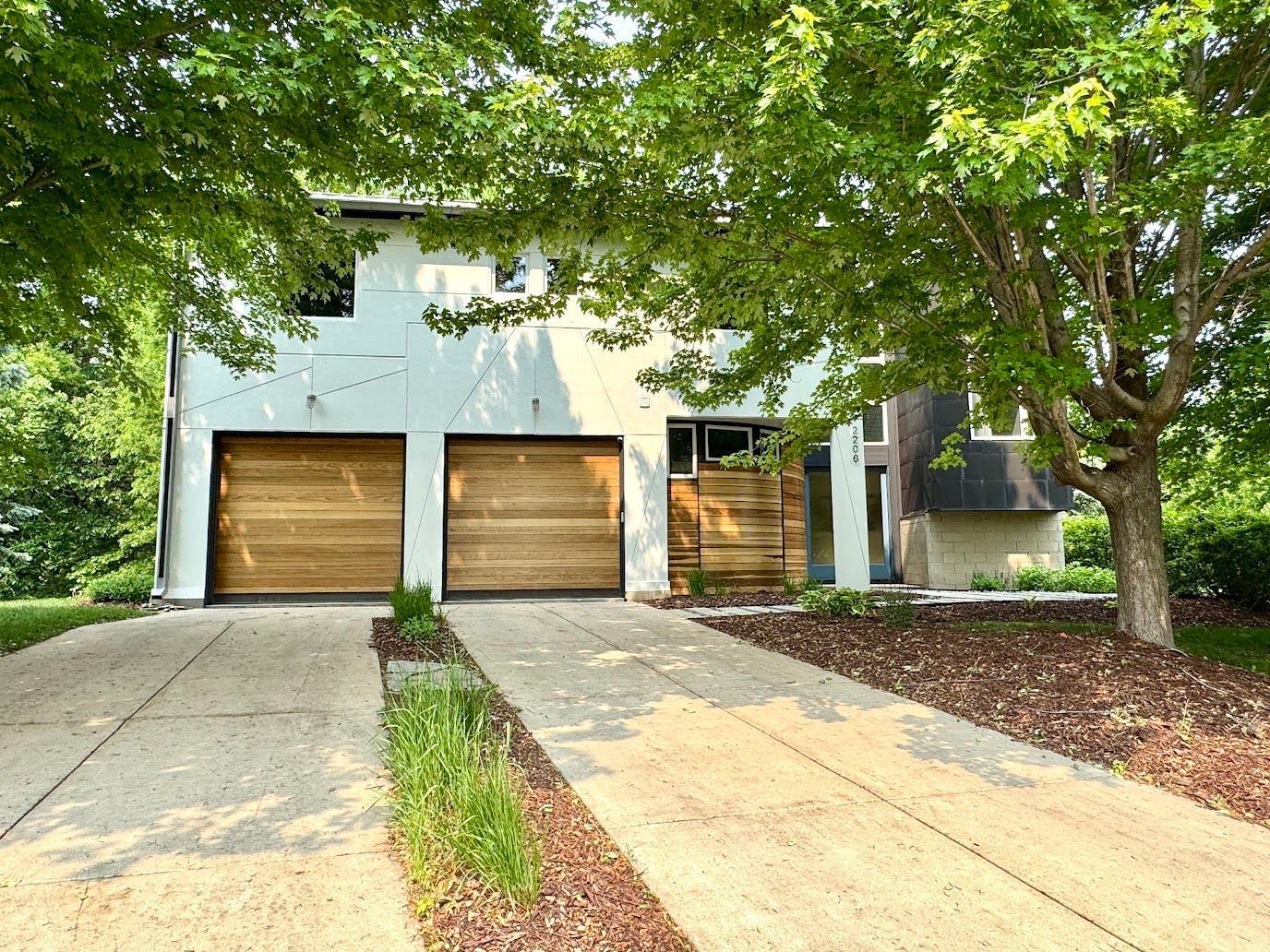 2206 Grant Court