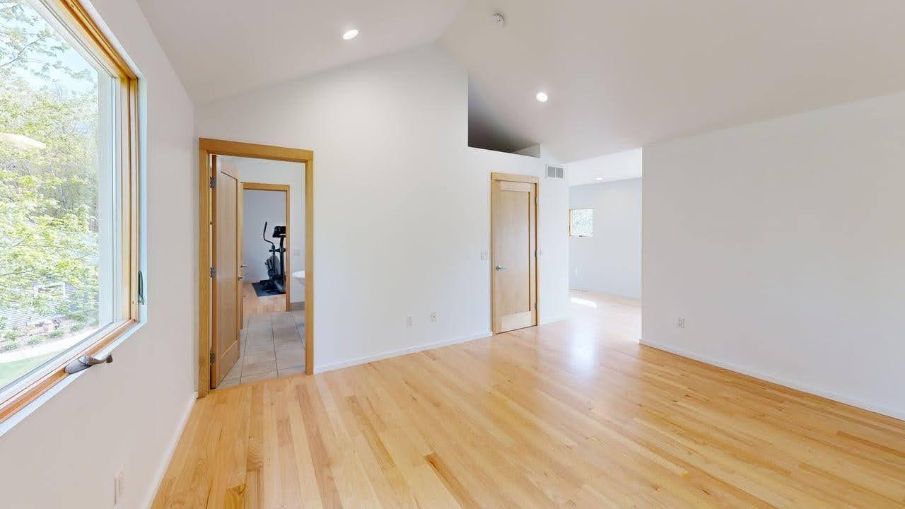 2206 Grant Court